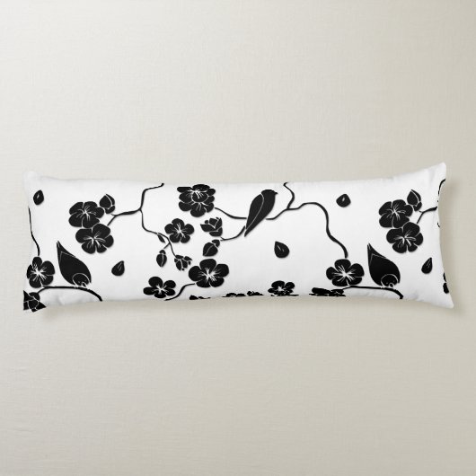Black and White Pattern Birds on Cherry Blossoms Lichaamskussen (Achterkant)