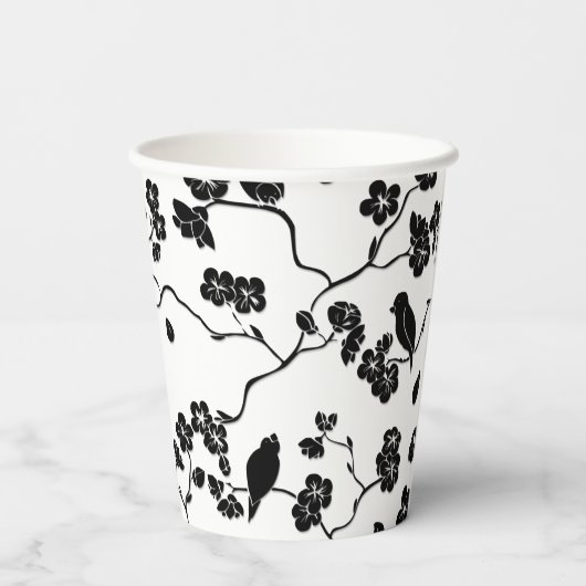 Black and White Pattern Birds on Cherry Blossoms Papieren Bekers (Achterkant)