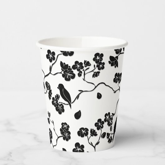 Black and White Pattern Birds on Cherry Blossoms Papieren Bekers (Links)