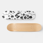 Black and White Pattern Birds on Cherry Blossoms Persoonlijk Skateboard (Horizontaal)