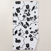 Black and White Pattern Birds on Cherry Blossoms Strandlaken (Voorkant)