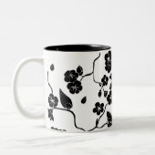 Black and White Pattern Birds on Cherry Blossoms Tweekleurige Koffiemok (Links)