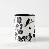 Black and White Pattern Birds on Cherry Blossoms Tweekleurige Koffiemok (Center)