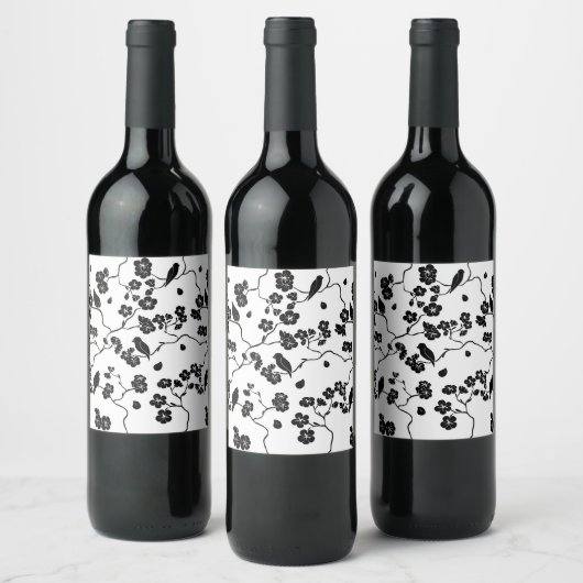 Black and White Pattern Birds on Cherry Blossoms Wijn Etiket (Flessen)