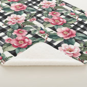 Black and White Plaid With Leafy Pink Camellias Sherpa Deken (3/4)