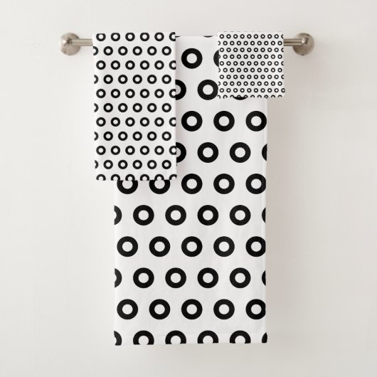 Black and White Polka Ohs Bad Handdoek (Insitu)