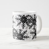 black and white snowflake mug grote koffiekop (Voorkant rechts)