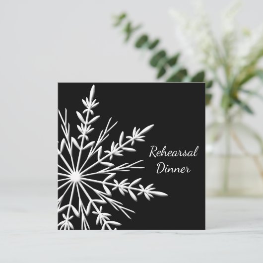 Black and White Snowflake Wedding Rehearsal Dinner Kaart (Staand voorkant)