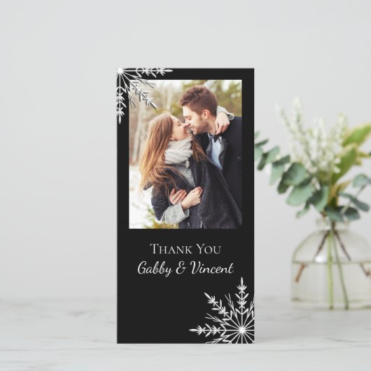 Black and White Snowflake Winter Weddenschap Bedankkaart (Staand voorkant)
