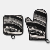 Black and White Spiral Staircase Ovenwant & Pannenlap Set (Voorkant)