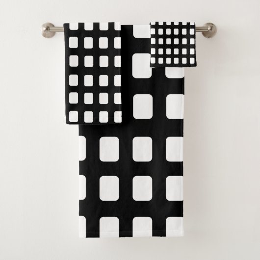 Black and White Squares Trendy Bad Handdoek (Insitu)