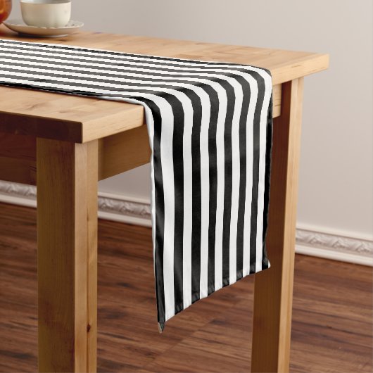Black and White Striped Table Runner Korte Tafelloper (Voorbeeld)