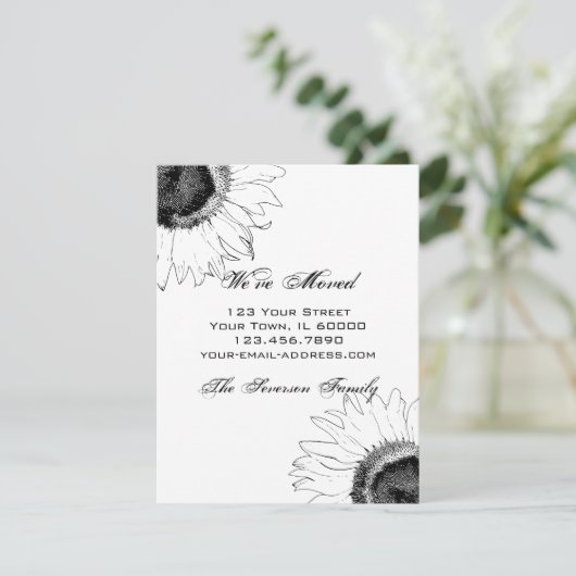 Black and White Sunflower Change of Address Aankondiging (Staand voorkant)