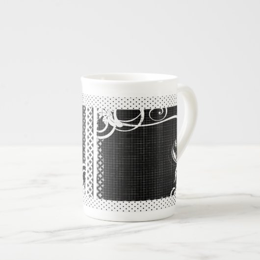 Black and White Swirl Flourish Grid Bone China Mok (Voorkant rechts)
