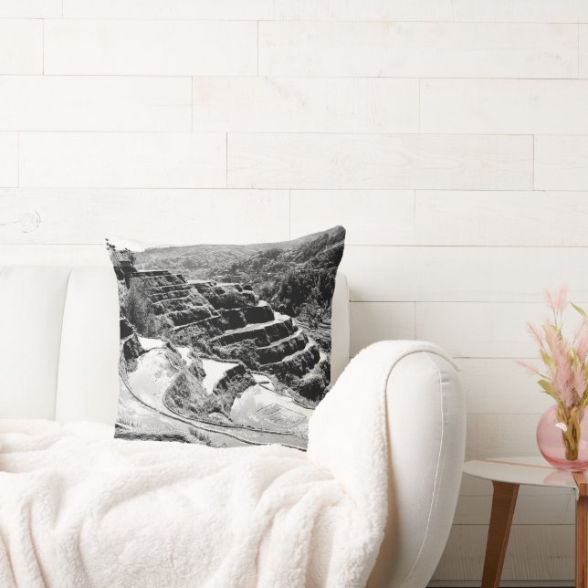 Black and White Symphony of the Banaue Rice Terrac Kussen (Bank)