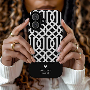Black and White Trellis Heart Monogram iPhone 16 Hoesje