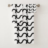 Black and White Wavy Stripe Pattern Bad Handdoek (Insitu)