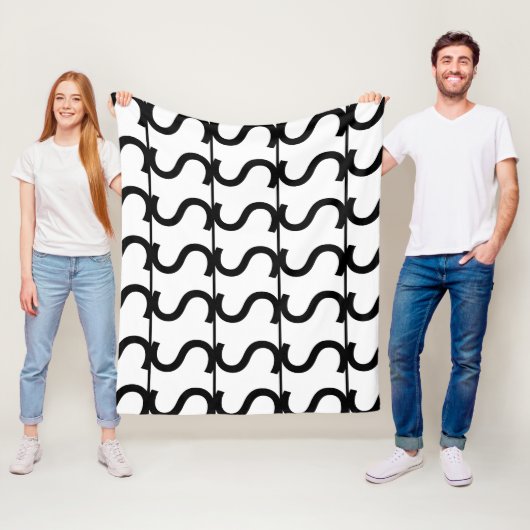 Black and White Wavy Stripe Pattern Fleece Deken (In situ)