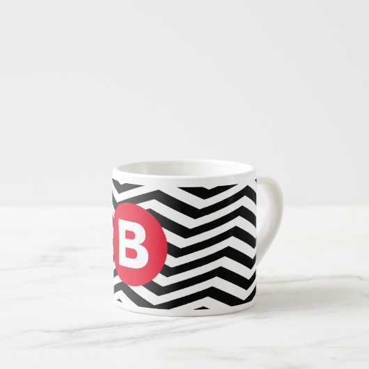 Black and White Zig Zag Pattern Red Monogram Espresso Kop (Voorkant rechts)