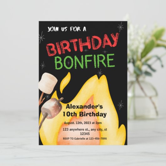 Black Backyard Verjaardag Bonfire uitnodiging (Staand voorkant)