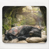 Black Bear Hibernating Under a Quilt Muismat (Voorkant)
