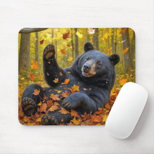 Black Bear In Autumn Leaves Muismat (Met muis)