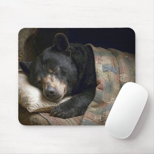 Black Bear Sleeping Under a Quilt Muismat (Met muis)