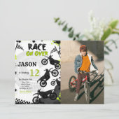 Black Bike Verjaardag Foto uitnodiging (Staand voorkant)