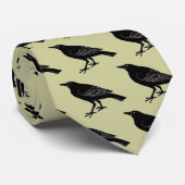 BLACK BIRD STROPDAS OP EEN TANBACKGROND (Opgerold)