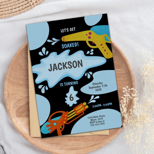 Black & Blue Water Pistool Verjaardagsuitnodiging Kaart
