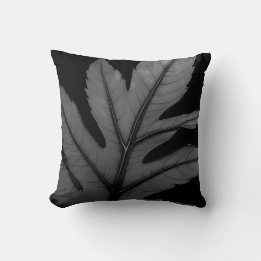 Black Bold Leaf Design Kussen (Voorkant)