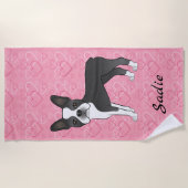 Black Boston Terrier Dog op roze harten en naam Strandlaken (Voorkant)