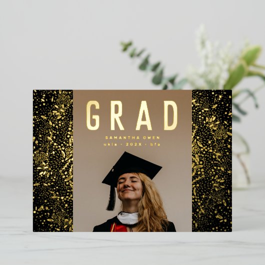 Black Botanicals Afstudeerder Foto Gold Foil Annou Folie Uitnodiging (Staand Voorkant)