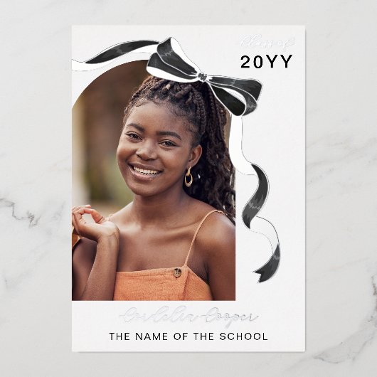 Black Bow Arch Foto Zilverfolie Afstuderen Folie Uitnodiging (Voorkant)