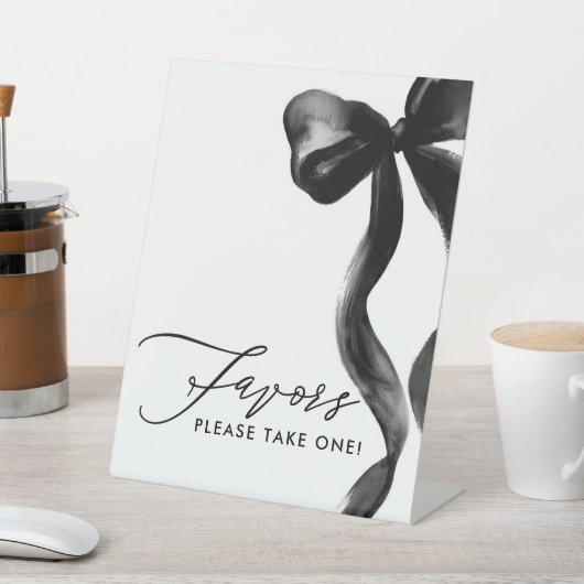 Black Bow Bridal Shower Favors Reclamebord Met Voetstuk (Insitu)