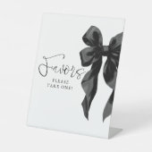 Black Bow Bridal Shower Favors Reclamebord Met Voetstuk (Voorkant)
