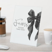 Black Bow Bridal Shower Favors Reclamebord Met Voetstuk (Insitu)