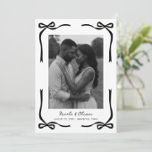Black Bow Lijst & Elegant Moderne Fotobruiloft Save The Date (Staand voorkant)