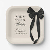 Black Bow She's Tying The Knot Party Papieren Bordje (Voorkant)