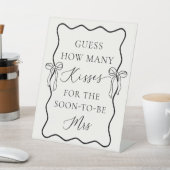 Black Bow Vrijgezellenfeest Raad eens hoeveel kuss Reclamebord Met Voetstuk (Insitu)