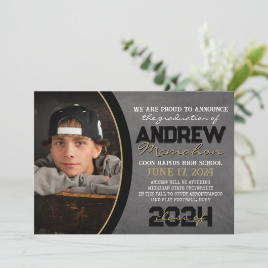 Black & Bronze Chalkboard Afstuderen Aankondiging (Staand voorkant)