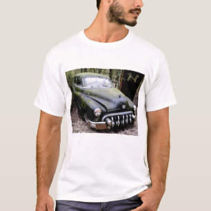 Black Buick Car met Moss T-shirt