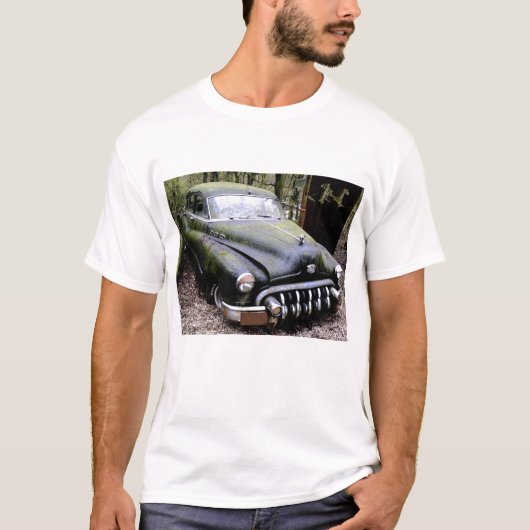 Black Buick Car met Moss T-shirt (Voorkant)