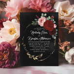 Black Burgundy en Gold Floral Modern Boho Wedding Kaart<br><div class="desc">Romantische en moderne uitnodiging voor een bloedige bruiloft met de zwarte en Bourgogne rode kleuren - klassieke kleuren die nooit uit stijl verdwijnen.</div>