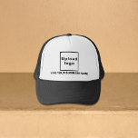 Black Business Brand op Trucker Hat Trucker Pet<br><div class="desc">Black business merk op aanpasbare trucker hoed. Pas het aan door uw bedrijfsnaam te typen en uw zakelijke logo te uploaden. U kunt het opnemen in uw promotionele producten, weggeefartikelen of geschenken aan uw klanten of klanten, een marketingstrategie om reclame te maken voor uw bedrijf of om uw merk te...</div>