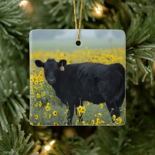 Black Calf in a Field of Sunflowers Keramisch Ornament (Boom)