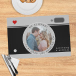 Black Camera Photo Unique Wedding Jubileum Gelamineerde Placemat<br><div class="desc">Unieke bruiloft design worden steeds populairder voor koppels die een vleugje speelsheid en creativiteit willen toevoegen aan hun speciale dag. Het opnemen van ideeën die u en de persoonlijkheden van uw partner weerspiegelen creëer een gedenkwaardige en speciale trouwdag. Het opnemen van camera's in uw decor, uitnodigingen en zelfs huwelijksgunsten kan...</div>