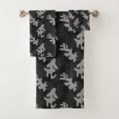 Black Camouflage Pattern Bad Handdoek (Insitu)