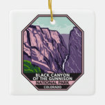 Black Canyon van de Vintage van het Gunnison Natio Keramisch Ornament<br><div class="desc">Zwarte Canyon-vectorillustraties ontwerpen. Het park omringt een deel van een diepe,  steile kloof die door het Preambrian-gesteente door de Gunnison-rivier is gesneden. Het wild omvat muilherten,  elanden en gouden adelaars.</div>