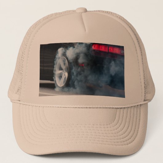 Black car burnout trucker pet (Voorkant)